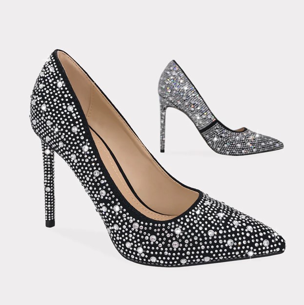 Zapatillas con tacones de aguja