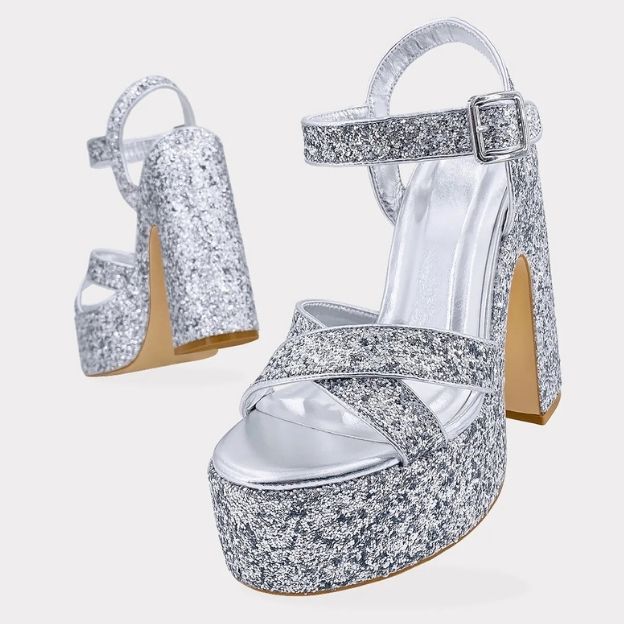 Zapatos Plateados de Tacón Alto